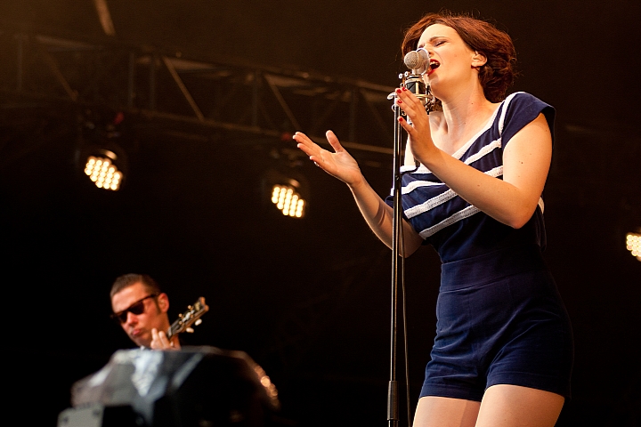 Hooverphonic Les Ardentes 2013, picture 22, photographed by Philippe Janssens - FrontView Magazine
