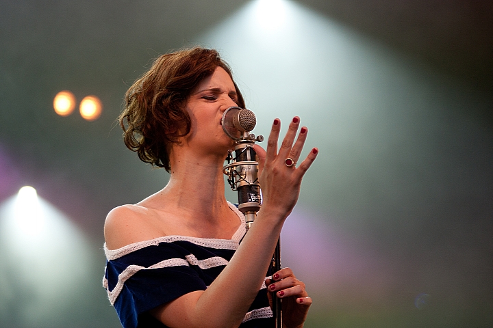 Hooverphonic Les Ardentes 2013, picture 26, photographed by Philippe Janssens - FrontView Magazine