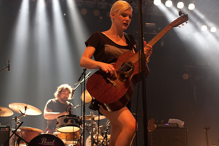 Trixie Whitley Les Ardentes 2013, picture 3, photographed by Philippe Janssens - FrontView Magazine