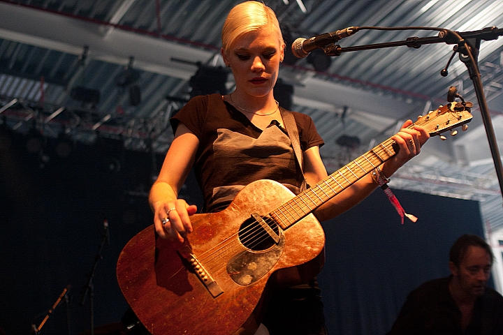 Trixie Whitley Les Ardentes 2013, picture 5, photographed by Philippe Janssens - FrontView Magazine