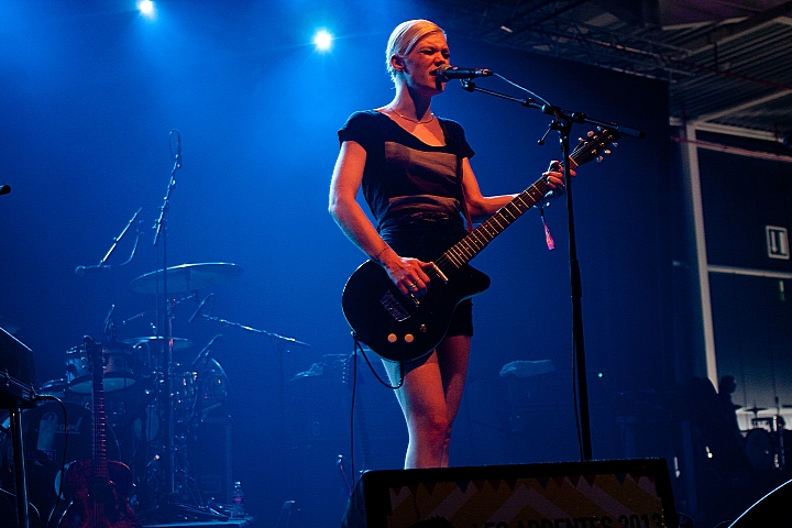Trixie Whitley Les Ardentes 2013, picture 23, photographed by Philippe Janssens - FrontView Magazine