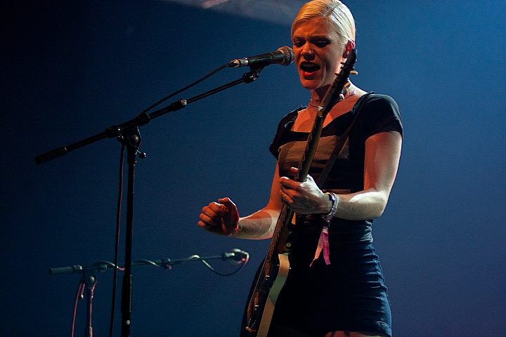 Trixie Whitley Les Ardentes 2013, picture 25, photographed by Philippe Janssens - FrontView Magazine