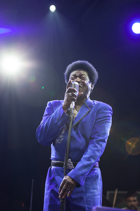 Charles Bradley and his Extraordinaires @ Dour 2013, picture 2, photographed by Dorien Goetschalckx - FrontView Magazine