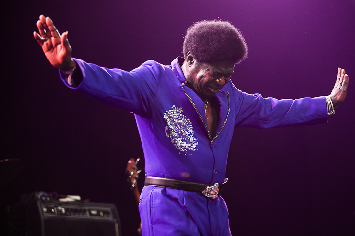 Charles Bradley and his Extraordinaires @ Dour 2013, picture 4, photographed by Dorien Goetschalckx - FrontView Magazine