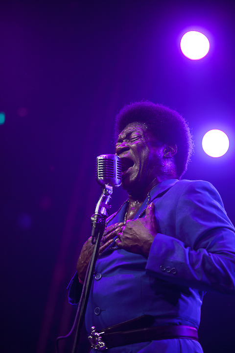 Charles Bradley and his Extraordinaires @ Dour 2013, picture 10, photographed by Dorien Goetschalckx - FrontView Magazine