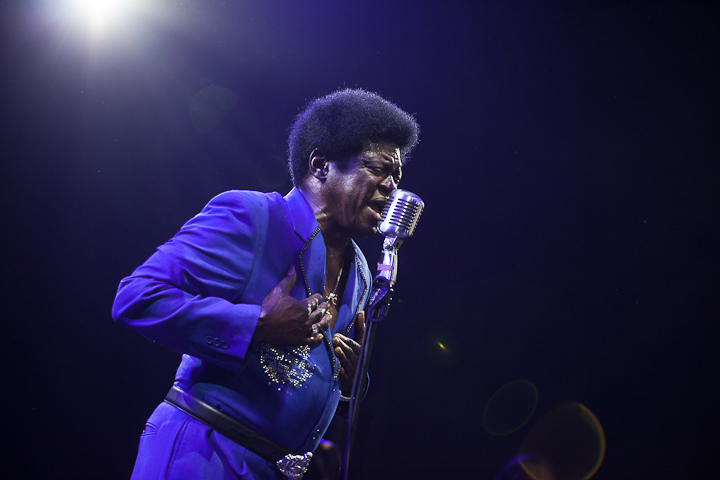 Charles Bradley and his Extraordinaires @ Dour 2013, picture 17, photographed by Dorien Goetschalckx - FrontView Magazine
