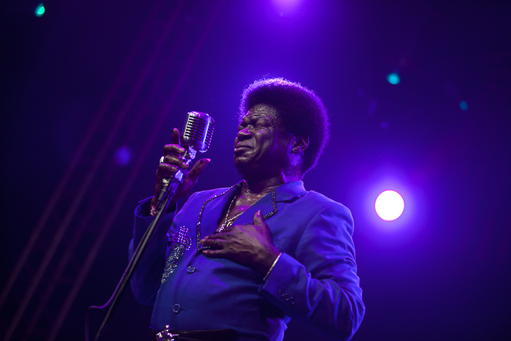 Charles Bradley and his Extraordinaires @ Dour 2013, picture 21, photographed by Dorien Goetschalckx - FrontView Magazine