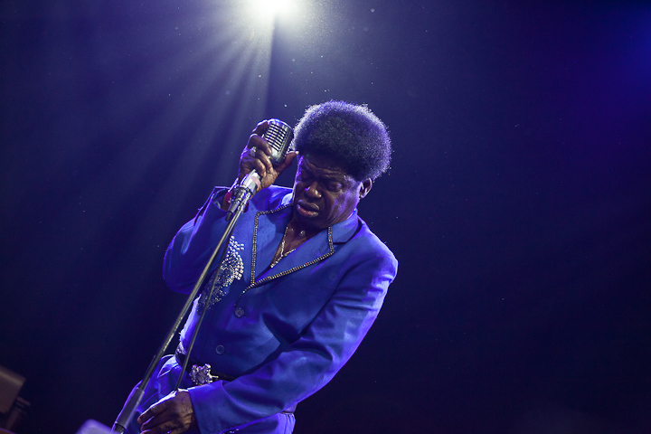 Charles Bradley and his Extraordinaires @ Dour 2013, picture 27, photographed by Dorien Goetschalckx - FrontView Magazine