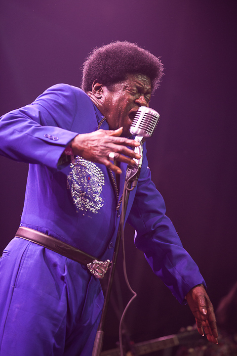 Charles Bradley and his Extraordinaires @ Dour 2013, picture 28, photographed by Dorien Goetschalckx - FrontView Magazine