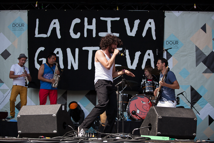 La Chiva Gantiva @ Dour 2013, picture 14, photographed by Dorien Goetschalckx - FrontView Magazine