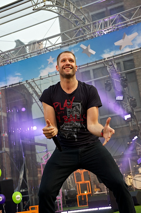Vlaanderen Muziekland - Opwarming DJ Dimitri @ Haacht, picture 5, photographed by James Van Roosbroeck - FrontView Magazine