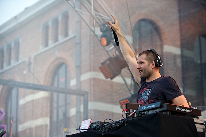 Vlaanderen Muziekland - Opwarming DJ Dimitri @ Haacht, picture 11, photographed by James Van Roosbroeck - FrontView Magazine