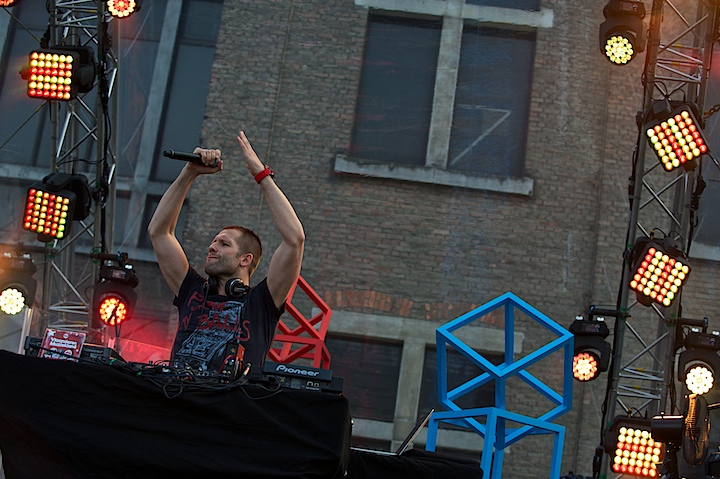 Vlaanderen Muziekland - Opwarming DJ Dimitri @ Haacht, picture 21, photographed by James Van Roosbroeck - FrontView Magazine