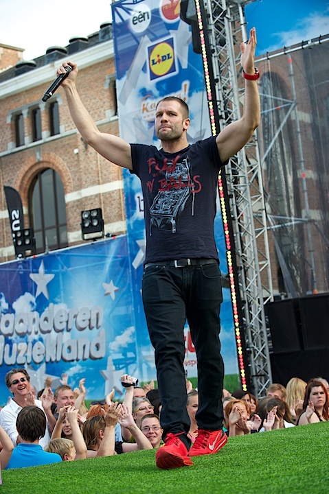 Vlaanderen Muziekland - Opwarming DJ Dimitri @ Haacht, picture 22, photographed by James Van Roosbroeck - FrontView Magazine