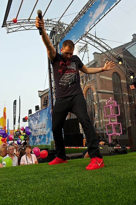 Vlaanderen Muziekland - Opwarming DJ Dimitri @ Haacht, picture 25, photographed by James Van Roosbroeck - FrontView Magazine