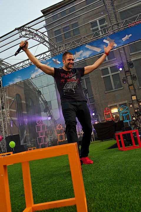 Vlaanderen Muziekland - Opwarming DJ Dimitri @ Haacht, picture 30, photographed by James Van Roosbroeck - FrontView Magazine