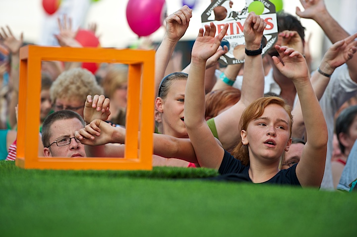Vlaanderen Muziekland - Opwarming DJ Dimitri @ Haacht, picture 35, photographed by James Van Roosbroeck - FrontView Magazine