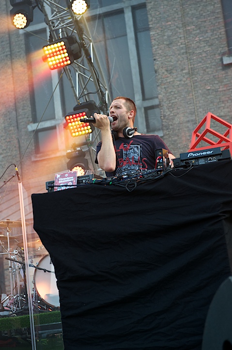 Vlaanderen Muziekland - Opwarming DJ Dimitri @ Haacht, picture 37, photographed by James Van Roosbroeck - FrontView Magazine