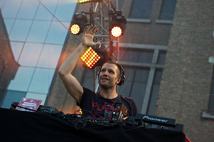 Vlaanderen Muziekland - Opwarming DJ Dimitri @ Haacht, picture 45, photographed by James Van Roosbroeck - FrontView Magazine