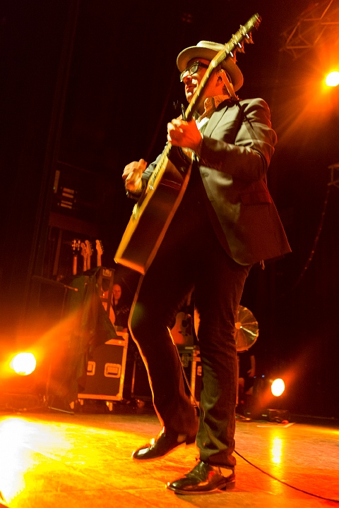 Elvis Costello @ 013 Tilburg, picture 6, photographed by Edwin Houdevelt - FrontView Magazine
