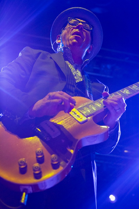 Elvis Costello @ 013 Tilburg, picture 8, photographed by Edwin Houdevelt - FrontView Magazine