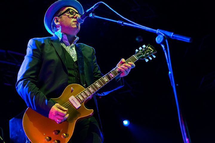 Elvis Costello @ 013 Tilburg, picture 10, photographed by Edwin Houdevelt - FrontView Magazine
