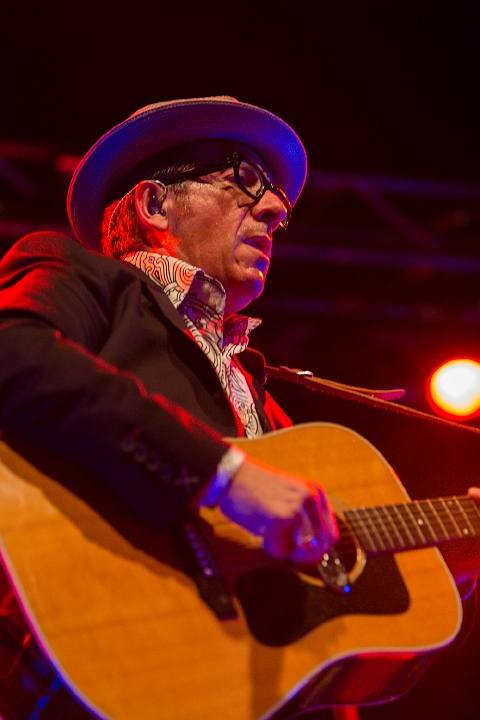 Elvis Costello @ 013 Tilburg, picture 14, photographed by Edwin Houdevelt - FrontView Magazine