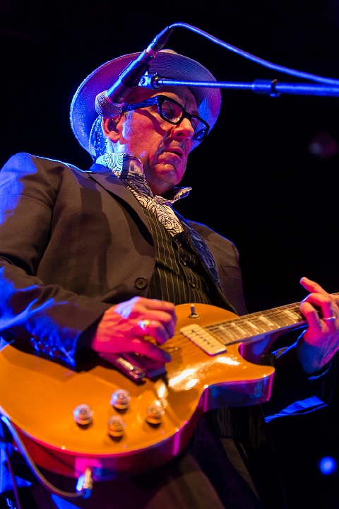 Elvis Costello @ 013 Tilburg, picture 16, photographed by Edwin Houdevelt - FrontView Magazine
