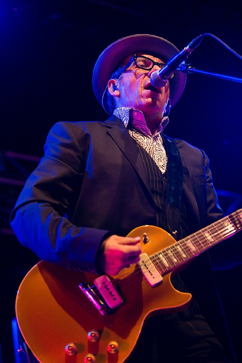 Elvis Costello @ 013 Tilburg, picture 17, photographed by Edwin Houdevelt - FrontView Magazine