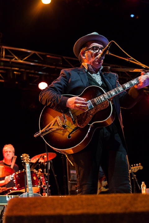 Elvis Costello @ 013 Tilburg, picture 18, photographed by Edwin Houdevelt - FrontView Magazine