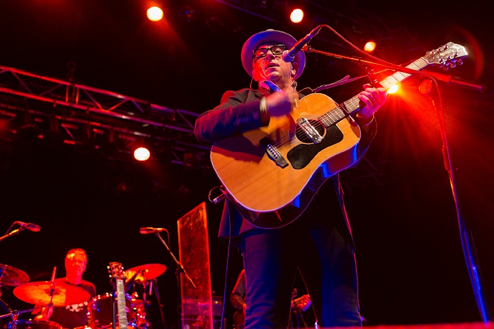 Elvis Costello @ 013 Tilburg, picture 20, photographed by Edwin Houdevelt - FrontView Magazine