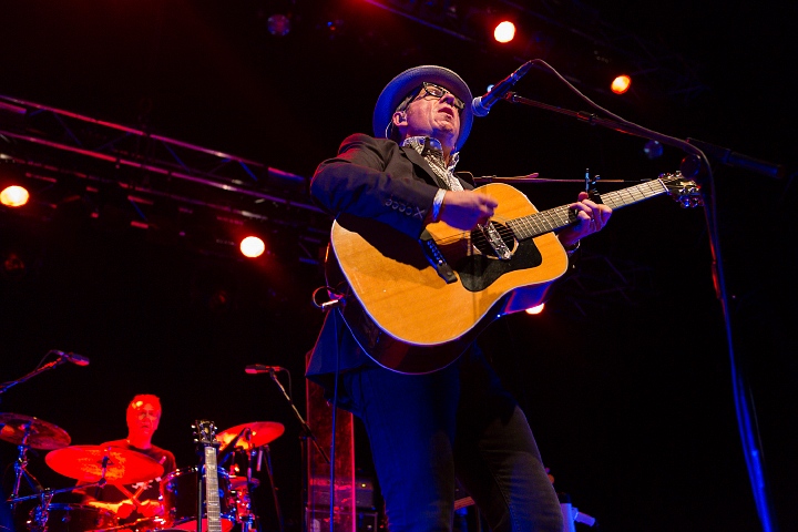 Elvis Costello @ 013 Tilburg, picture 22, photographed by Edwin Houdevelt - FrontView Magazine