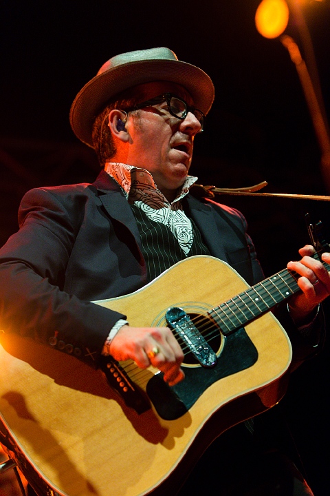 Elvis Costello @ 013 Tilburg, picture 23, photographed by Edwin Houdevelt - FrontView Magazine