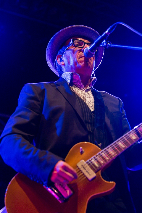 Elvis Costello @ 013 Tilburg, picture 24, photographed by Edwin Houdevelt - FrontView Magazine