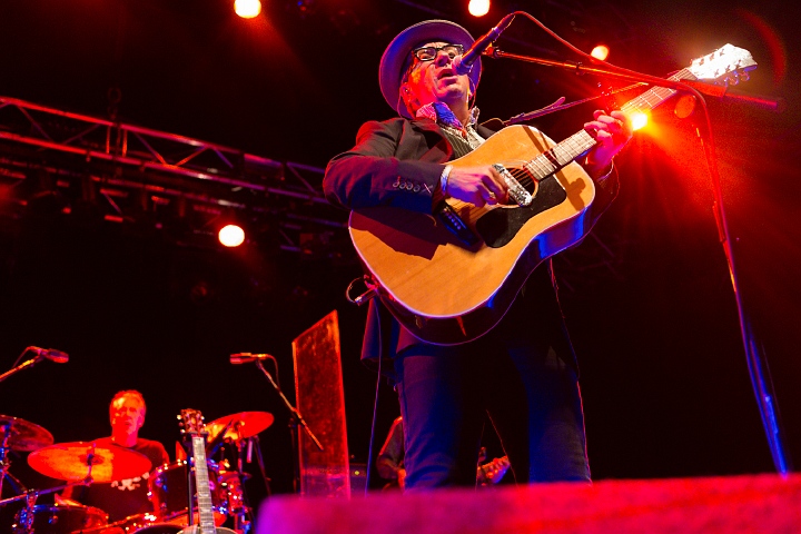 Elvis Costello @ 013 Tilburg, picture 25, photographed by Edwin Houdevelt - FrontView Magazine