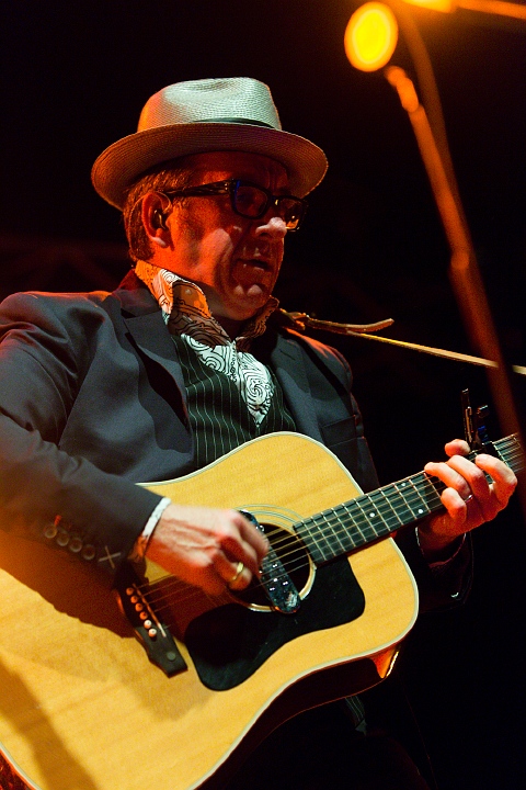 Elvis Costello @ 013 Tilburg, picture 27, photographed by Edwin Houdevelt - FrontView Magazine