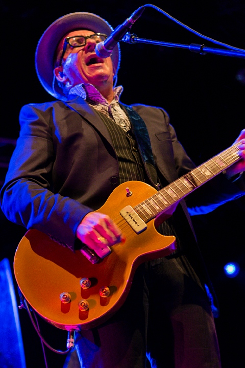 Elvis Costello @ 013 Tilburg, picture 31, photographed by Edwin Houdevelt - FrontView Magazine