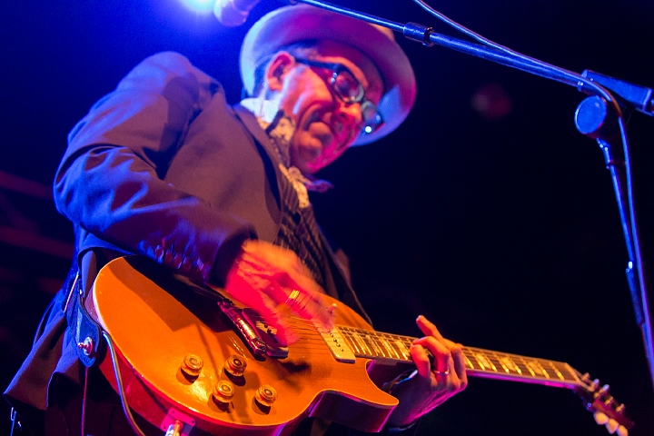 Elvis Costello @ 013 Tilburg, picture 32, photographed by Edwin Houdevelt - FrontView Magazine