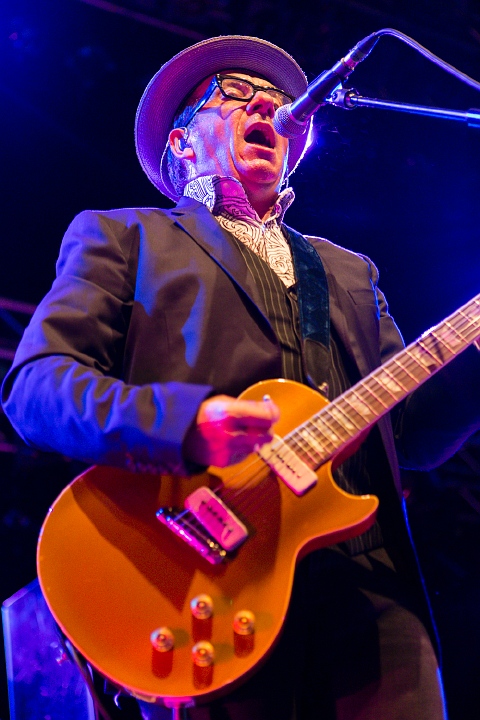 Elvis Costello @ 013 Tilburg, picture 33, photographed by Edwin Houdevelt - FrontView Magazine