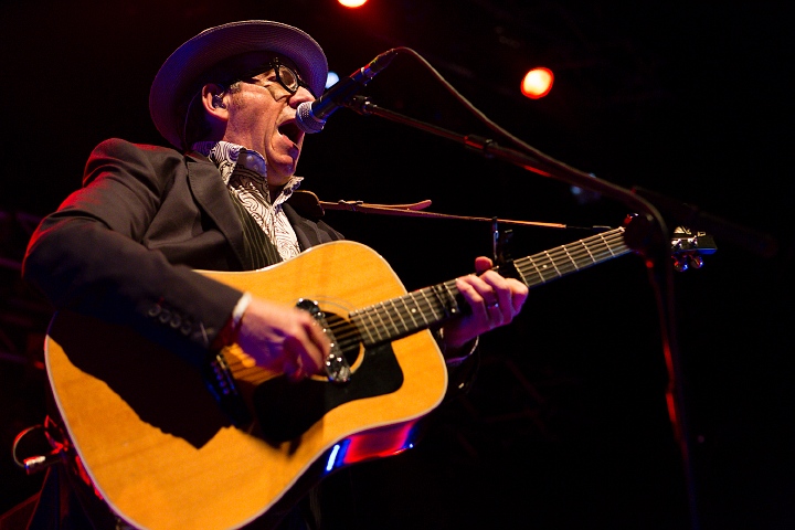 Elvis Costello @ 013 Tilburg, picture 36, photographed by Edwin Houdevelt - FrontView Magazine