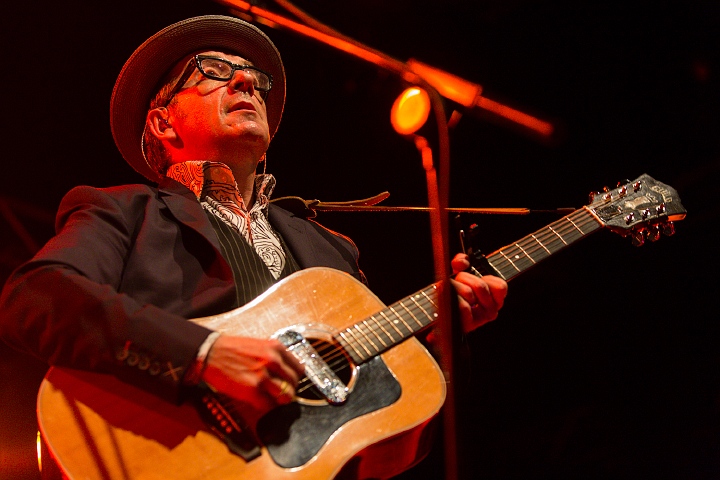 Elvis Costello @ 013 Tilburg, picture 38, photographed by Edwin Houdevelt - FrontView Magazine