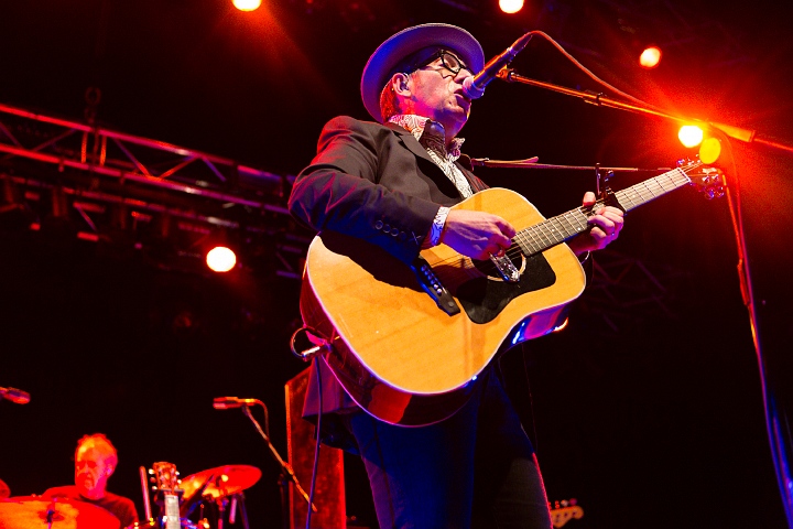 Elvis Costello @ 013 Tilburg, picture 39, photographed by Edwin Houdevelt - FrontView Magazine