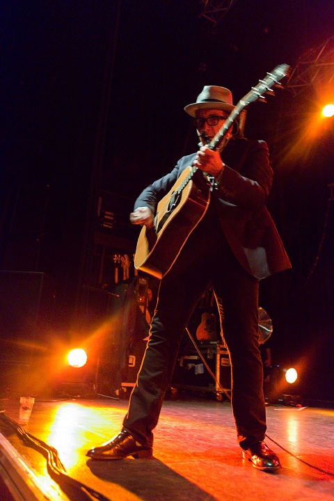 Elvis Costello @ 013 Tilburg, picture 42, photographed by Edwin Houdevelt - FrontView Magazine