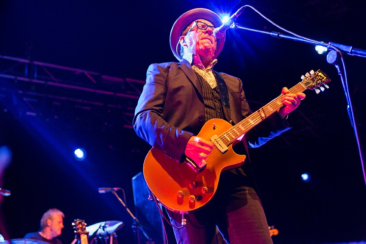 Elvis Costello @ 013 Tilburg, picture 45, photographed by Edwin Houdevelt - FrontView Magazine