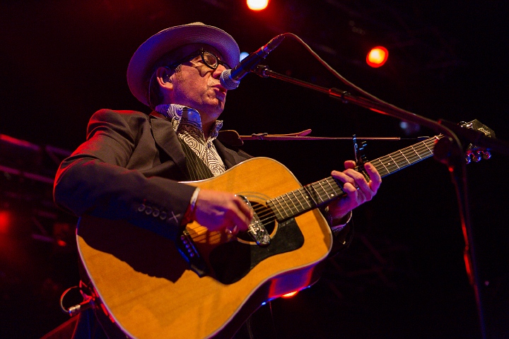 Elvis Costello @ 013 Tilburg, picture 46, photographed by Edwin Houdevelt - FrontView Magazine