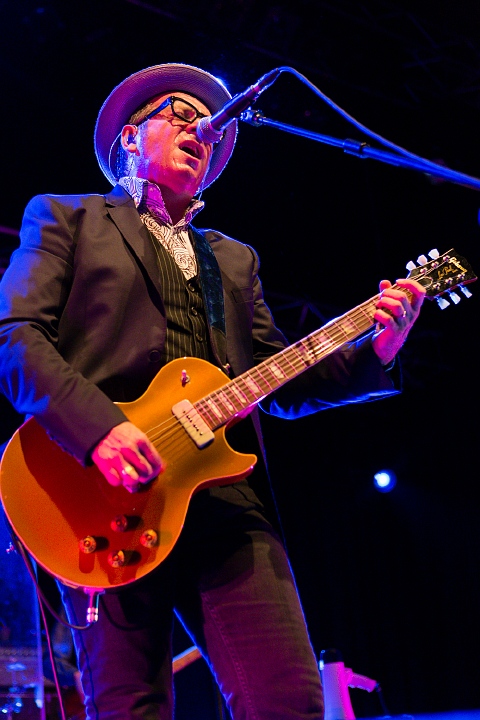 Elvis Costello @ 013 Tilburg, picture 47, photographed by Edwin Houdevelt - FrontView Magazine
