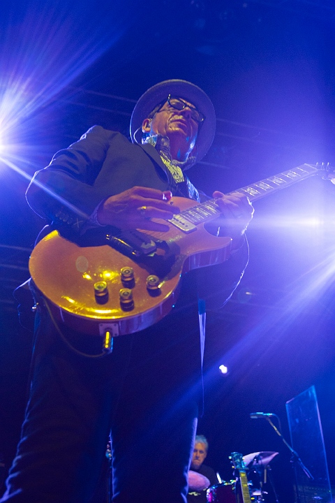 Elvis Costello @ 013 Tilburg, picture 48, photographed by Edwin Houdevelt - FrontView Magazine
