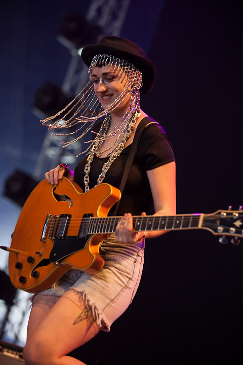Hiatus Kaiyote @ Dour 2013, picture 3, photographed by Dorien Goetschalckx - FrontView Magazine