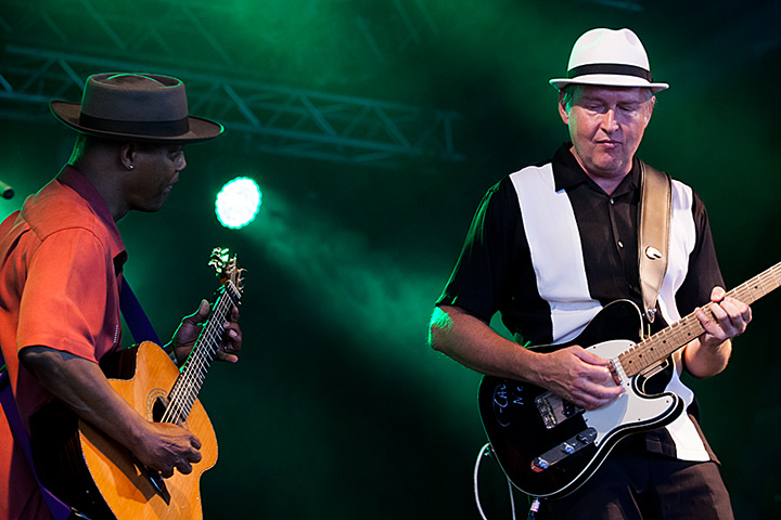 Eric Bibb @ Blues Peer 2013, picture 9, photographed by Jurgen Aerts - FrontView Magazine