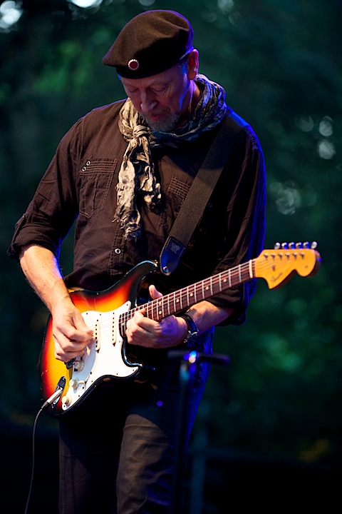 Richard Thompson @ OLT Rivierenhof, picture 2, photographed by James Van Roosbroeck - FrontView Magazine